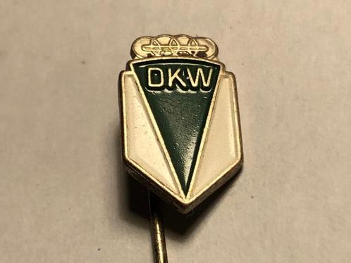 Metalen DKW Automerk Speld (Groen/Wit/Metaalkleur)., Verzamelen, Speldjes, Pins en Buttons, Zo goed als nieuw, Speldje of Pin