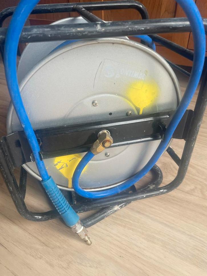 Luchtslang met haspel en pistool, Doe-het-zelf en Verbouw, Compressors, Gebruikt, 6 tot 10 bar, Minder dan 25 liter, Minder dan 200 liter/min