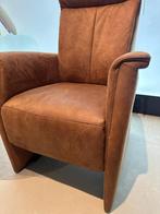 Elektrische relaxfauteuil met sta-op functie in cognackleur, Huis en Inrichting, Fauteuils, Ophalen, Kunststof, Sommelsdijkse haven 19