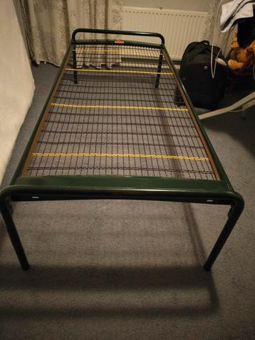 Recamier metalen bed- Eenpersoons beschikbaar voor biedingen