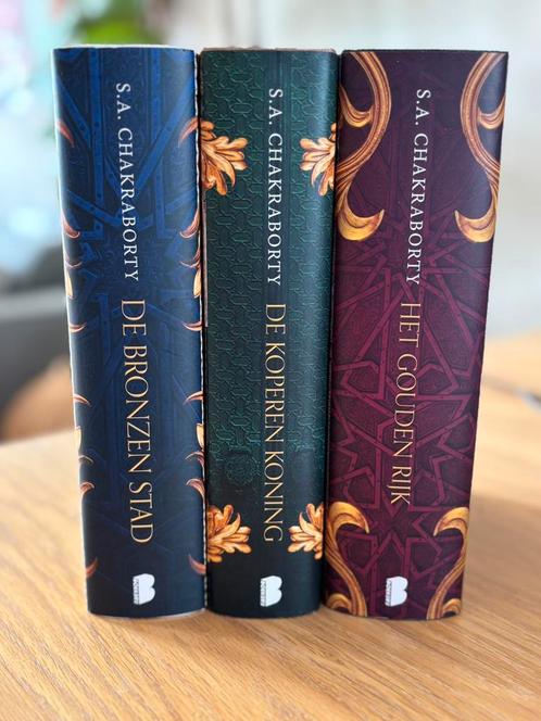 S.A. Chakraborty - De bronzen stad, Boeken, Fantasy, Zo goed als nieuw, Ophalen of Verzenden