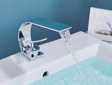 Design Wastafelkraan Mengkraan Waterval Nieuw in Doos 

 beschikbaar voor biedingen