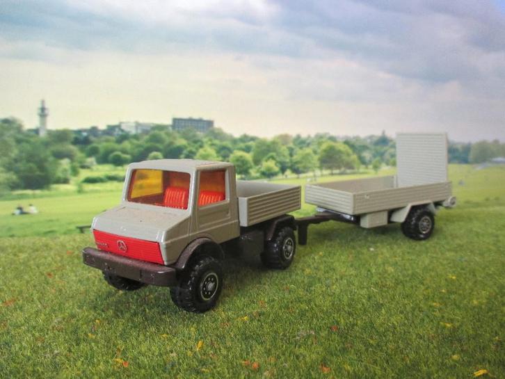 1/50 Mercedes Benz Unimog U1500 met veewagen i.z.g.st., Hobby en Vrije tijd, Modelauto's | 1:50, Gebruikt, Bus of Vrachtwagen