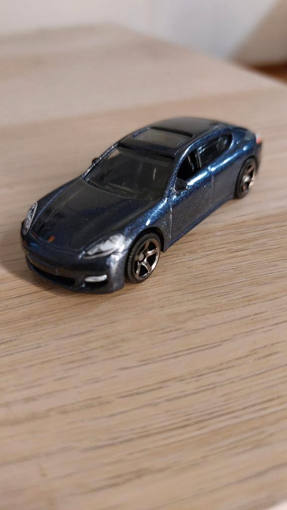 Matchbox Porsche Panamera - Zo goed als nieuw, Hobby en Vrije tijd, Modelauto's | 1:18, Zo goed als nieuw, Auto, Hot Wheels, Ophalen of Verzenden