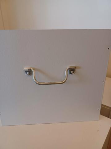 Robuuste houten kisten beschikbaar voor biedingen