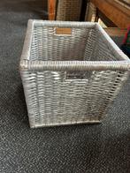 Zilverkleurige rieten mand, Huis en Inrichting, Woonaccessoires | Schalen en Manden, Ophalen of Verzenden, Gebruikt, Vierkant