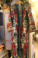 Vintage ikat jas chapan Uzbekistan Oezbekistan groen roze, Ophalen