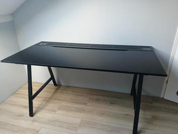 Zwart Gaming Bureau utespelare beschikbaar voor biedingen