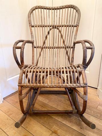Rotan schommelstoel beschikbaar voor biedingen