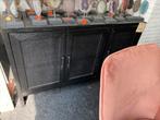 Dressoirtje mat zwart met vlechtwerk deurtjes 125x80 mangoho, Ophalen, Nieuw, 25 tot 50 cm