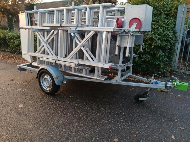 Als nieuwe Altrex rolsteiger op aanhanger, Doe-het-zelf en Verbouw, Steigers, Zo goed als nieuw, Rolsteiger of Kamersteiger, 5 meter of hoger