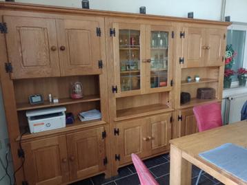Wandmeubel van eikenhout beschikbaar voor biedingen
