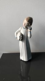 Lladro NAO jongen met klok en kussen, Verzamelen, Beelden en Beeldjes, Ophalen of Verzenden, Zo goed als nieuw, Mens