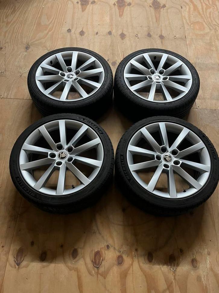 Originele Skoda Octavia Alaris velgen 18 inch, Auto-onderdelen, Banden en Velgen, Banden en Velgen, Zomerbanden, 18 inch, 225 mm
