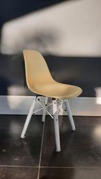 Kleuterstoeltje,mooi design, Huis en Inrichting, Stoelen, Ophalen of Verzenden, Zo goed als nieuw, Eén