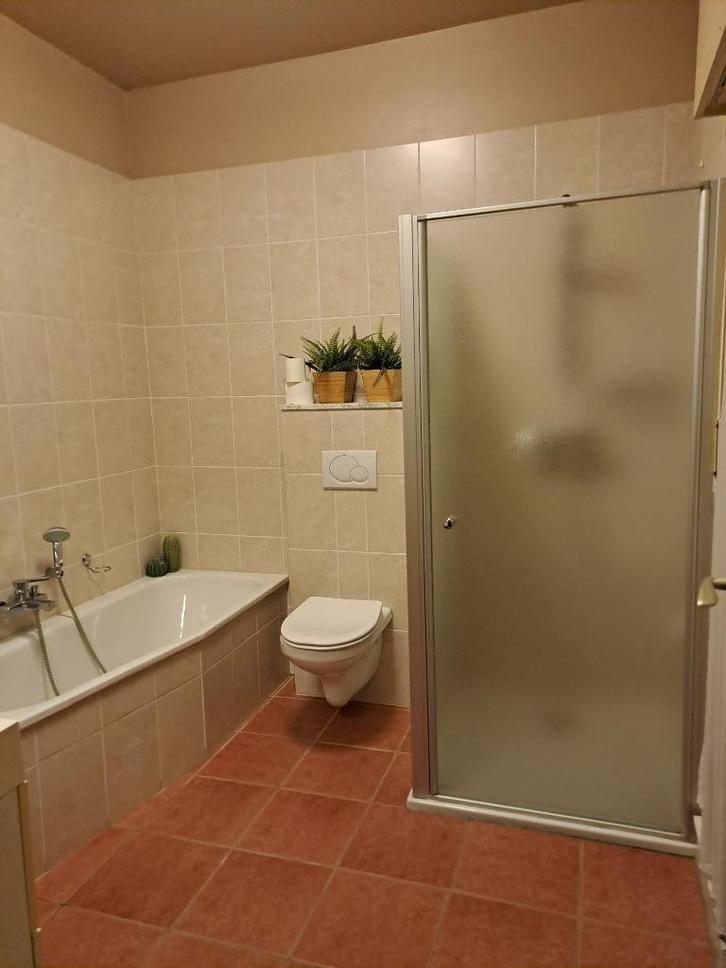 Complete badkamer in zeer nette staat - zelf uit te breken, Huis en Inrichting, Badkamer | Complete badkamers, Zo goed als nieuw