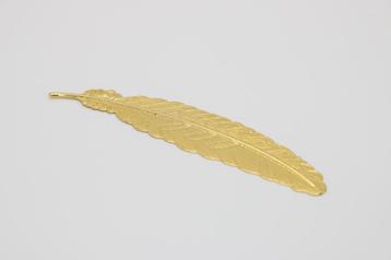 Boekenlegger - Goud veertje beschikbaar voor biedingen