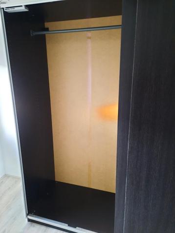 Bruine IKEA Pax kledingkast met schuifdeuren - afbeelding 4