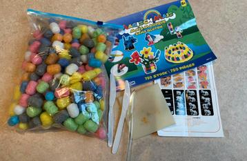 Zak plak maïs met mesjes, matje en voorbeeldjes knutselen beschikbaar voor biedingen