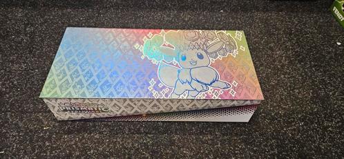 Pokemon Prismatic evolutions Super Premium Collections, Hobby en Vrije tijd, Verzamelkaartspellen | Pokémon, Zo goed als nieuw