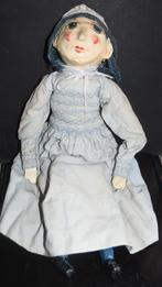 Oude handgemaakte pop met smockjurk & antieke kanten muts, Verzenden, Gebruikt, Pop