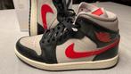 Wmns air jordans 1 mid mt 10  - 42, Ophalen of Verzenden, Zo goed als nieuw, Sneakers of Gympen