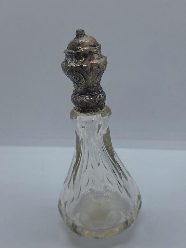 Antiek Parfumflesje zilver 19e Eeuw Kristal met Stolp, Antiek en Kunst, Antiek | Glas en Kristal, Ophalen of Verzenden
