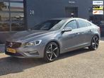 Volvo S60 1.5 T3 R-DESIGN NED AUTO NAP BOEKJES VEEL EXTRAS, Auto's, 4 cilinders, S60, Traction-control, Origineel Nederlands