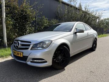 Mercedes-Benz C-Klasse Coupé 180 / AUTOMAAT / LEER / NAVI / beschikbaar voor biedingen