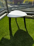 Witte Bijzettafel met Zwarte Poten, Huis en Inrichting, Minder dan 45 cm, Ophalen of Verzenden, Zo goed als nieuw, Overige vormen