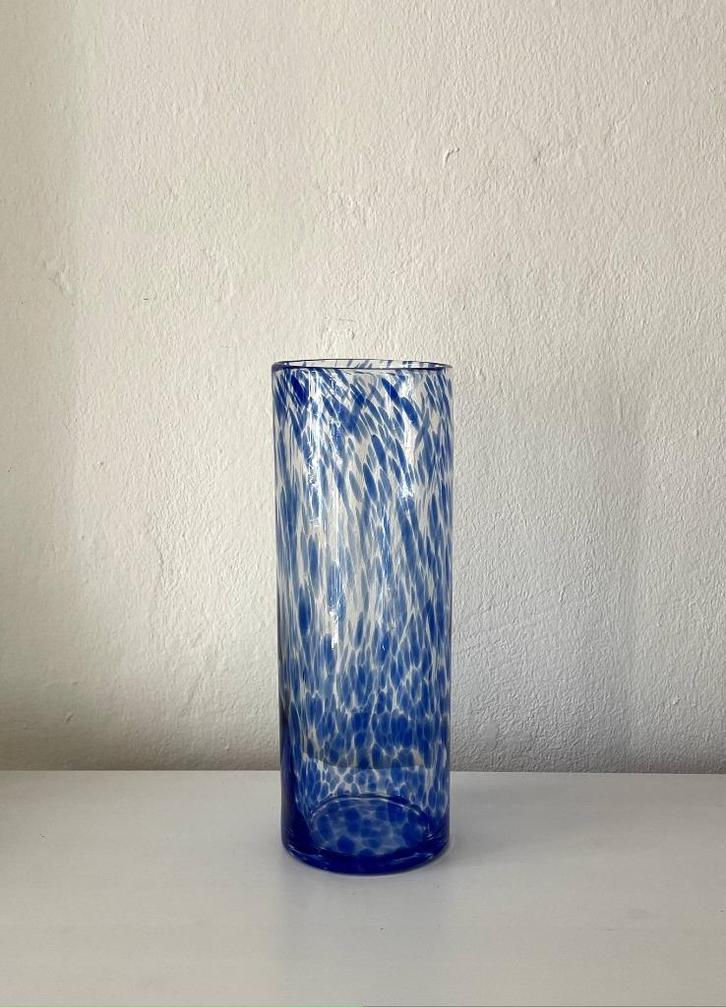 Fést large glass vase, Huis en Inrichting, Woonaccessoires | Vazen, Zo goed als nieuw, Blauw, Minder dan 50 cm, Glas, Ophalen of Verzenden