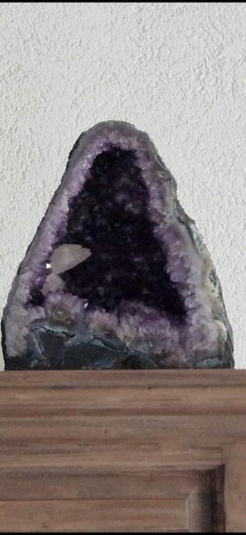 Mooie grote Amethist Geode uit Brazilië beschikbaar voor biedingen