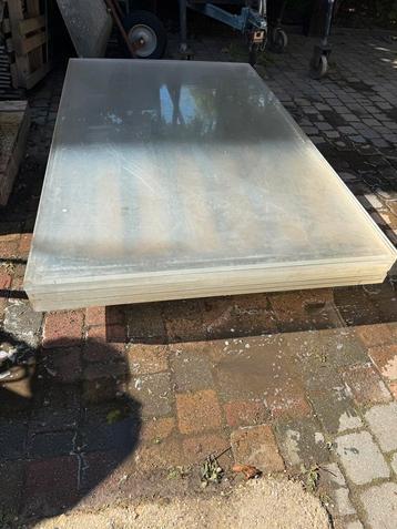 Te koop 2cm dik plexiglas beschikbaar voor biedingen