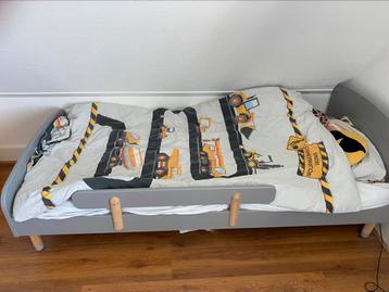 1 persoons bed met uitvalbeschermer en matras beschikbaar voor biedingen