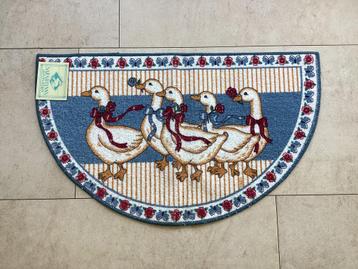 Mooi SARAH LINN’S vloer-/tafelkleed met antislip, nieuw beschikbaar voor biedingen