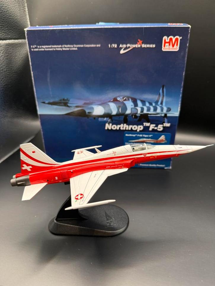 Hobby master HA3323 F-5  patrouille Suisse, Verzamelen, Luchtvaart en Vliegtuigspotten, Zo goed als nieuw, Schaalmodel, Ophalen of Verzenden
