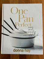 Donna Hay - One Pan Perfect, Boeken, Kookboeken, Ophalen of Verzenden, Zo goed als nieuw, Donna Hay