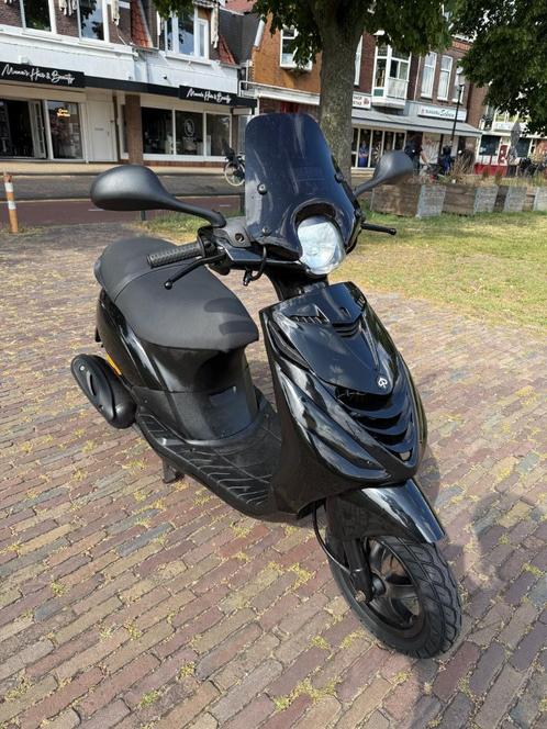 Piaggio Zip sp brom 4t 45km 2015 full option all black 1 eig, Fietsen en Brommers, Scooters | Piaggio, Zo goed als nieuw, Zip