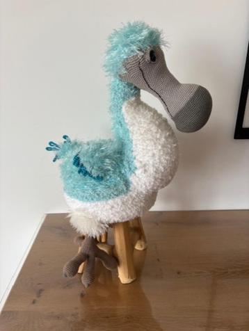 Dieren op een mini krukje beschikbaar voor biedingen