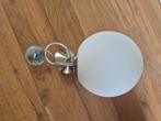 Hanglamp met glazen witte bol, Huis en Inrichting, Lampen | Hanglampen, Ophalen, Minder dan 50 cm