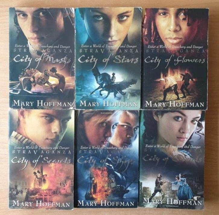 Mary Hoffman - The Stravaganza Sequence, Boeken, Fantasy, Gelezen, Ophalen of Verzenden