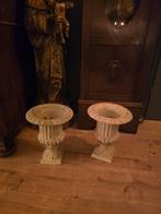 Gietijzeren vazen 2 stuks. 30 cm hoog en bovenkant is 25 cm., Rond, Ophalen of Verzenden, Zo goed als nieuw, Metaal