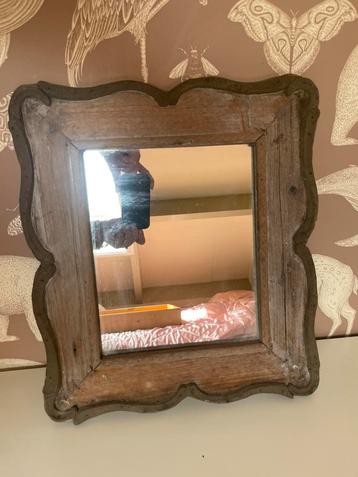 Brocante spiegeltje beschikbaar voor biedingen