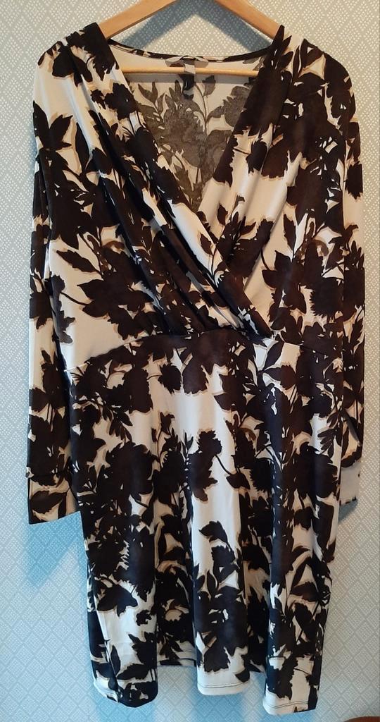 Mooie jurk, vhals overslag, Kleding | Dames, Jurken, Zo goed als nieuw, Maat 42/44 (L), Zwart, Boven de knie, Ophalen of Verzenden