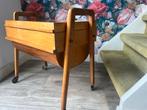 Vintage Houten Naaitafel op Wieltjes bijzettafel, Ophalen, Gebruikt, 50 tot 100 cm, Met lade(s)