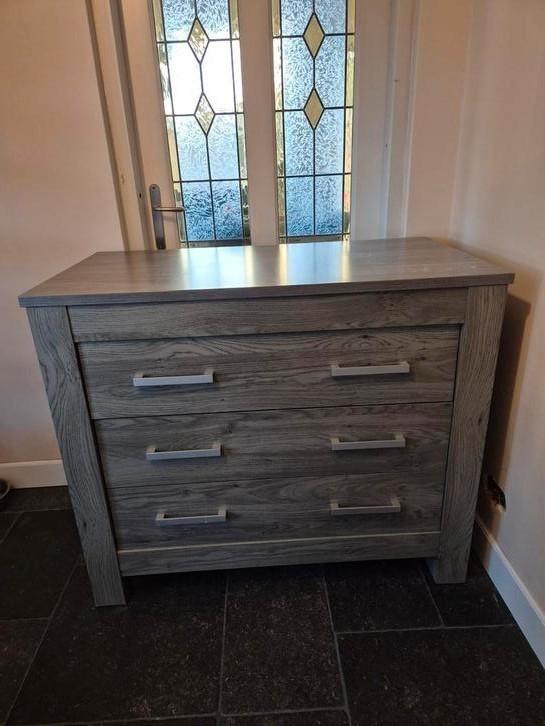 Kinderkamer Dover, ledikant en grote commode  Nevada grey, Kinderen en Baby's, Kinderkamer | Complete kinderkamers, Gebruikt, Jongetje of Meisje