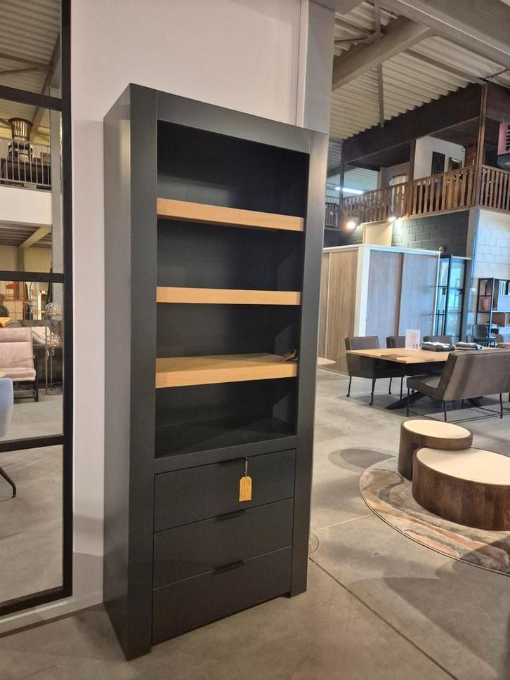 Halland boekenkast antraciet met eiken planken, Huis en Inrichting, Kasten | Boekenkasten, Nieuw, 50 tot 100 cm, 200 cm of meer