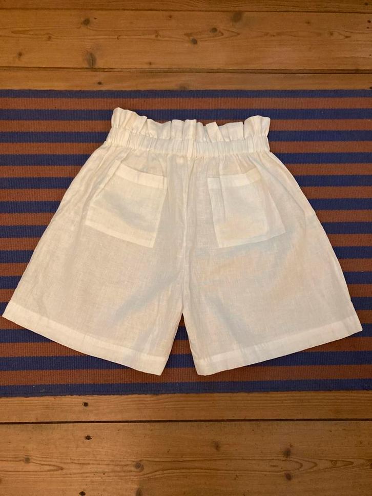 Lu-ciee wit linnen short, Kleding | Dames, Broeken en Pantalons, Nieuw, Maat 42/44 (L), Wit, Kort, Ophalen of Verzenden