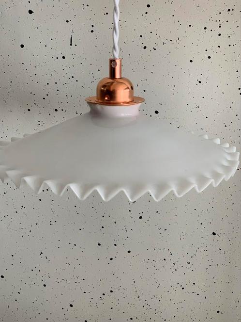 Antieke Franse Opaline Hanglamp licht beschadigd, Huis en Inrichting, Lampen | Hanglampen, Gebruikt, Minder dan 50 cm, Glas, Ophalen