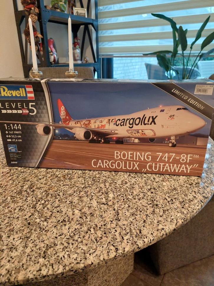 BOEING 747-8F CARGOLUX " CUTAWAY" LIMITED EDITION REVELL  ., Hobby en Vrije tijd, Modelbouw | Vliegtuigen en Helikopters, Nieuw